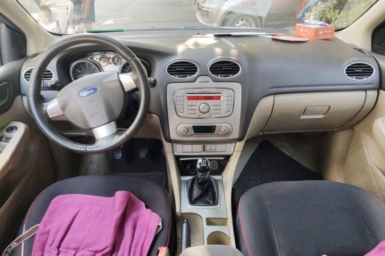Used Ford Focus 2012 Hatchback Classic 1.8L Manual Fashion Edition Center Console