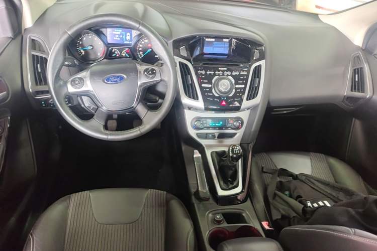 Used Ford Focus 2012 Hatchback 2.0L Manual Luxury Sport Model Center Console