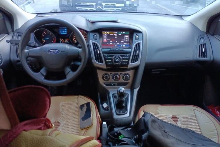 Used Ford Focus 2012 Hatchback 1.6L Manual Comfort Model Center Console