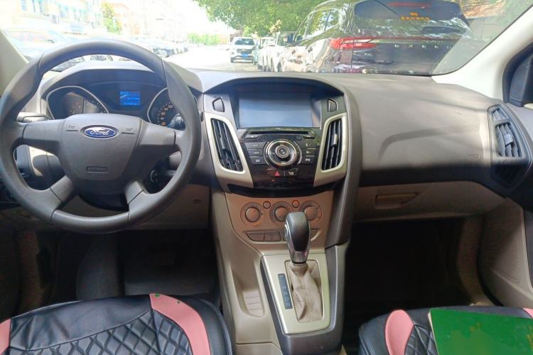 Used Ford Focus 2012 Sedan 1.6L Automatic Comfort Model Center Console