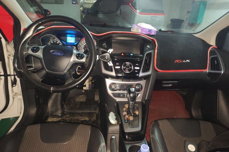 Used Ford Focus 2012 Hatchback 1.6L Automatic Fashion Edition Center Console