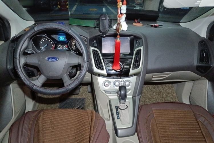 Used Ford Focus 2012 Sedan 1.6L Automatic Comfort Model Center Console