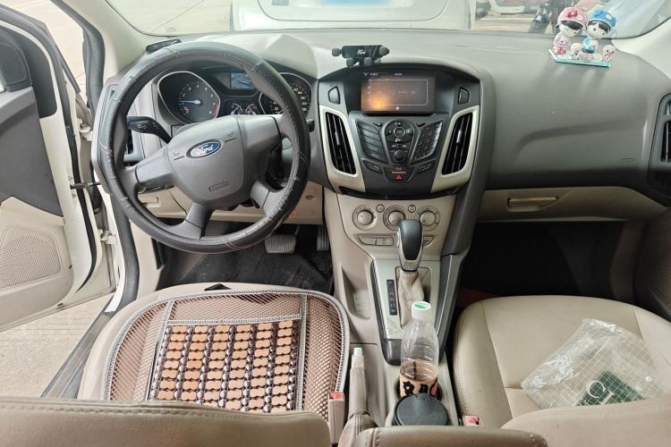 Used Ford Focus 2012 Sedan 1.6L Automatic Comfort Model Center Console
