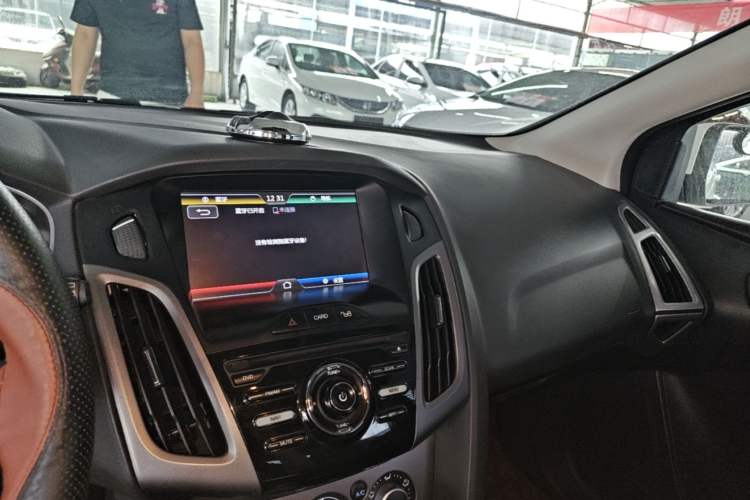 Used Ford Focus 2012 Hatchback 1.6L Automatic Comfort Model Center Console
