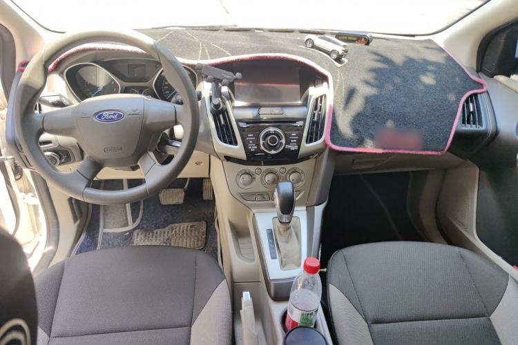 Used Ford Focus 2012 Sedan 1.6L Automatic Comfort Model Center Console