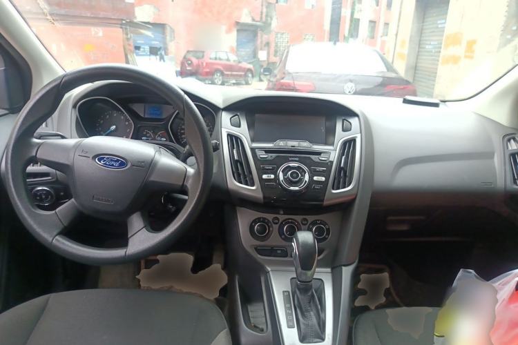 Used Ford Focus 2012 Hatchback 1.6L Automatic Comfort Model Center Console