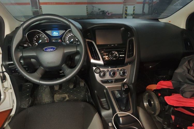 Used Ford Focus 2012 Hatchback 1.6L Manual Comfort Model Center Console