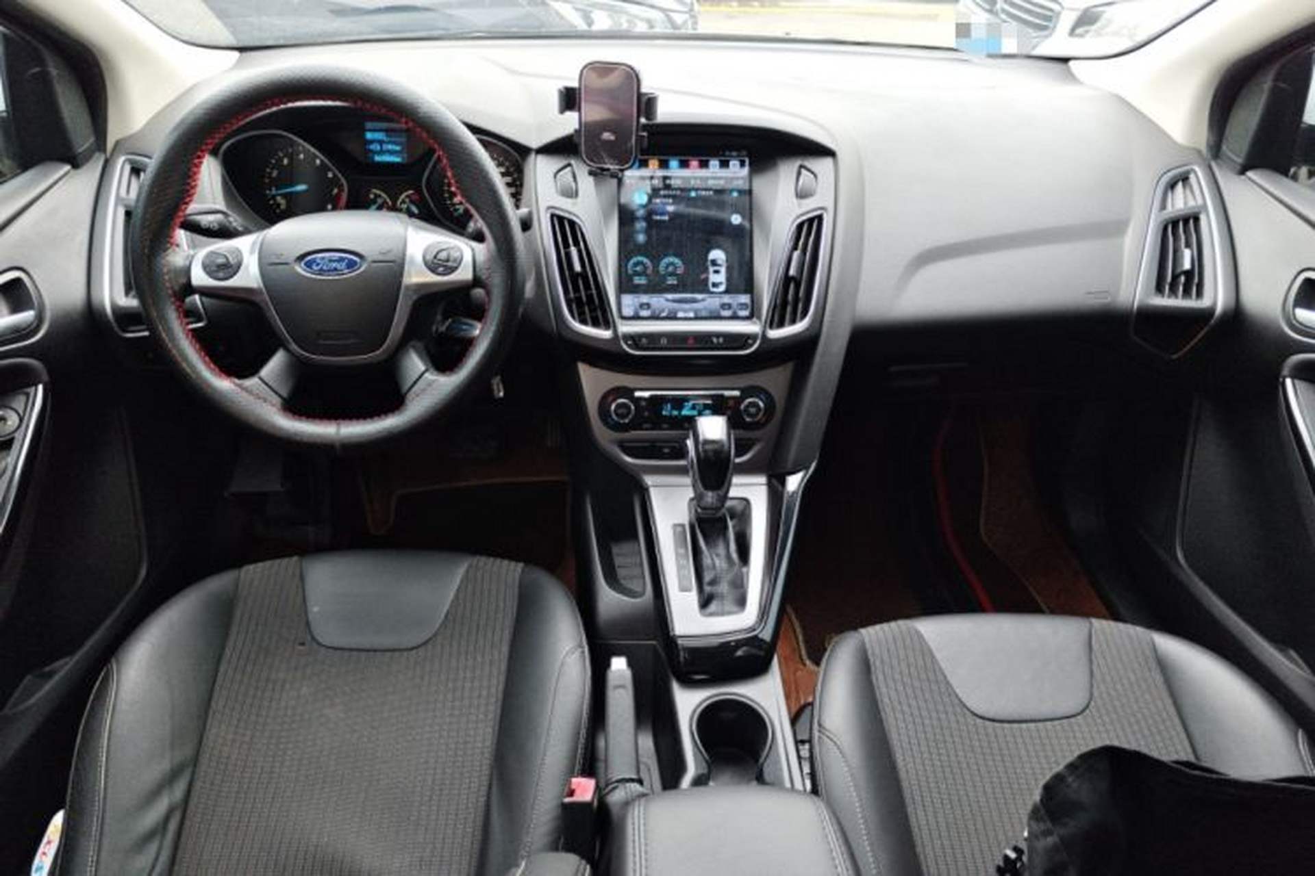 Used Ford Focus 2012 Sedan 1.6L Automatic Fashion Edition Center Console