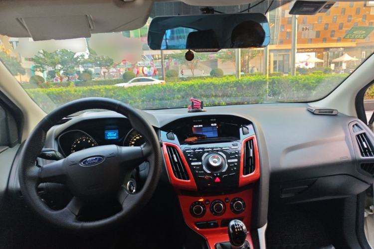 Used Ford Focus 2012 Hatchback 1.6L Manual Fashion Edition Center Console