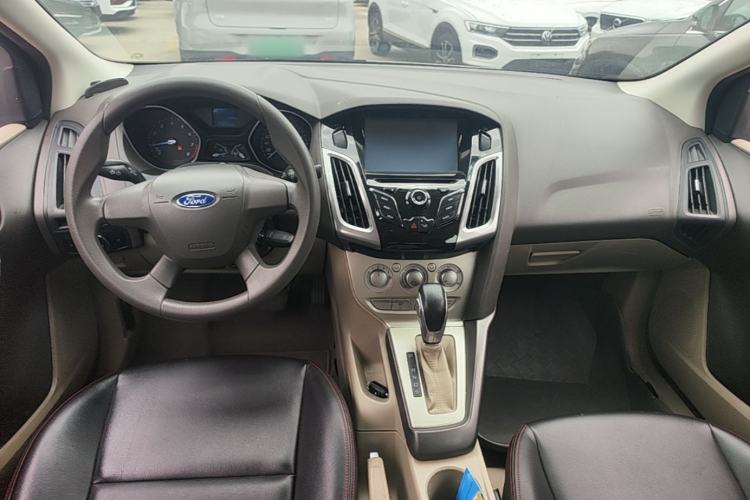 Used Ford Focus 2012 Sedan 1.6L Automatic Comfort Model Center Console