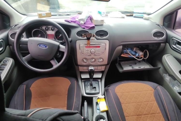 Used Ford Focus 2012 Hatchback Classic 1.8L Automatic Base Model Center Console