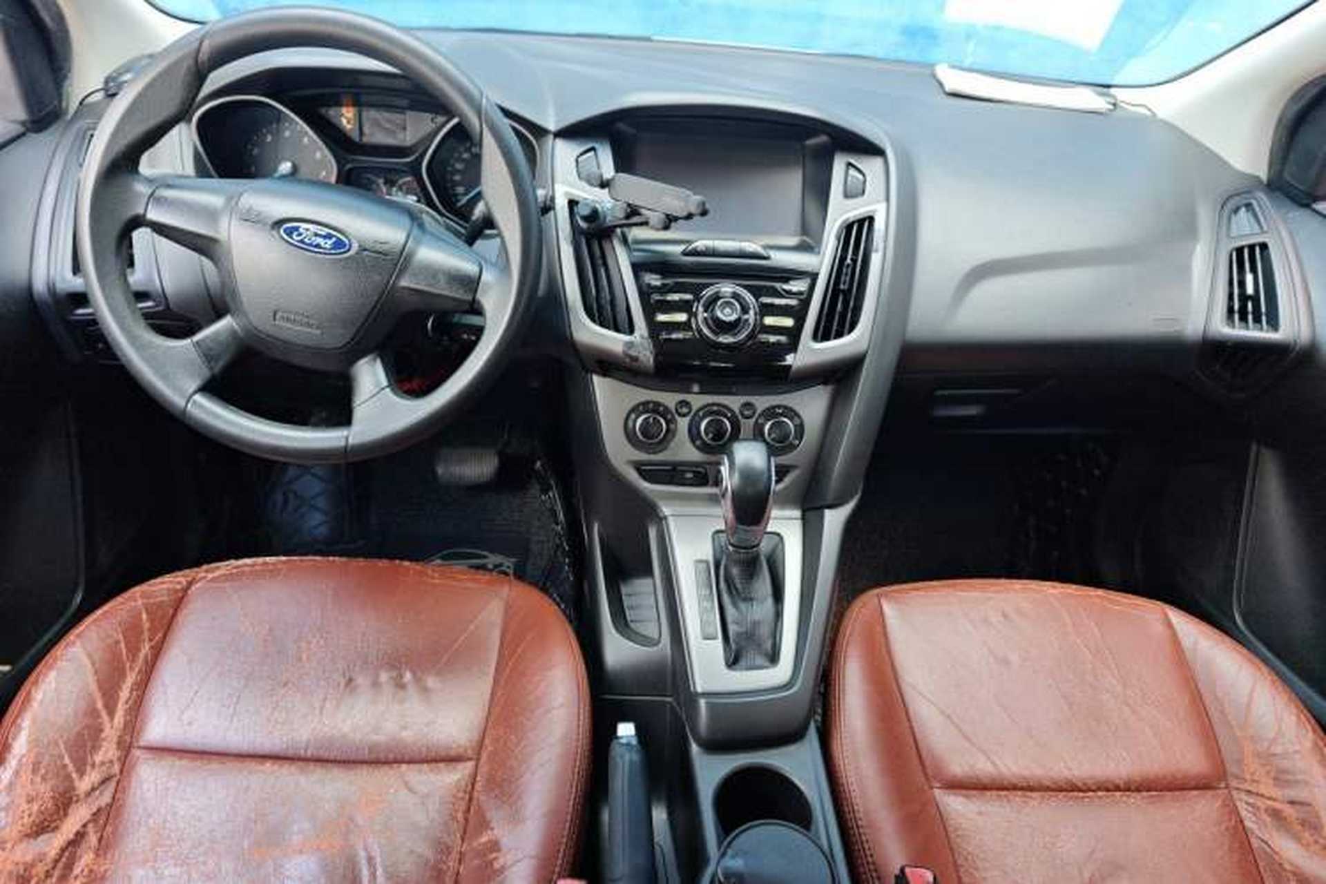 Used Ford Focus 2012 Hatchback 1.6L Automatic Comfort Model Center Console