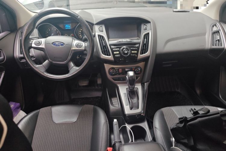 Used Ford Focus 2012 Sedan 1.6L Automatic Fashion Edition Center Console