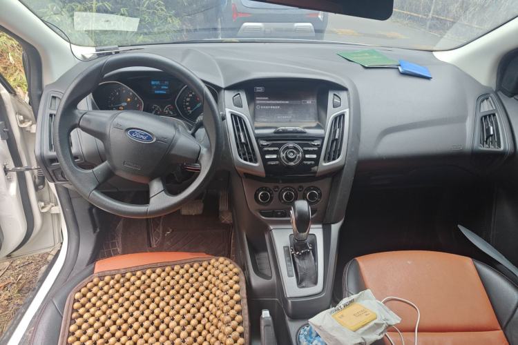 Used Ford Focus 2012 Hatchback 1.6L Automatic Comfort Model Center Console