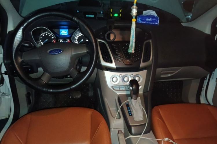 Used Ford Focus 2012 Sedan 1.6L Automatic Comfort Model Center Console