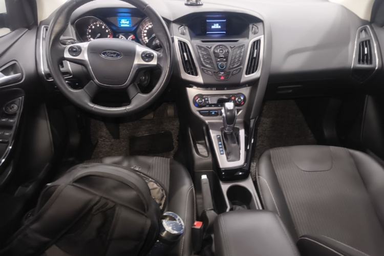 Used Ford Focus 2012 Sedan 1.6L Automatic Fashion Edition Center Console
