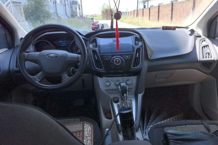 Used Ford Focus 2012 Sedan 1.6L Automatic Comfort Model Center Console