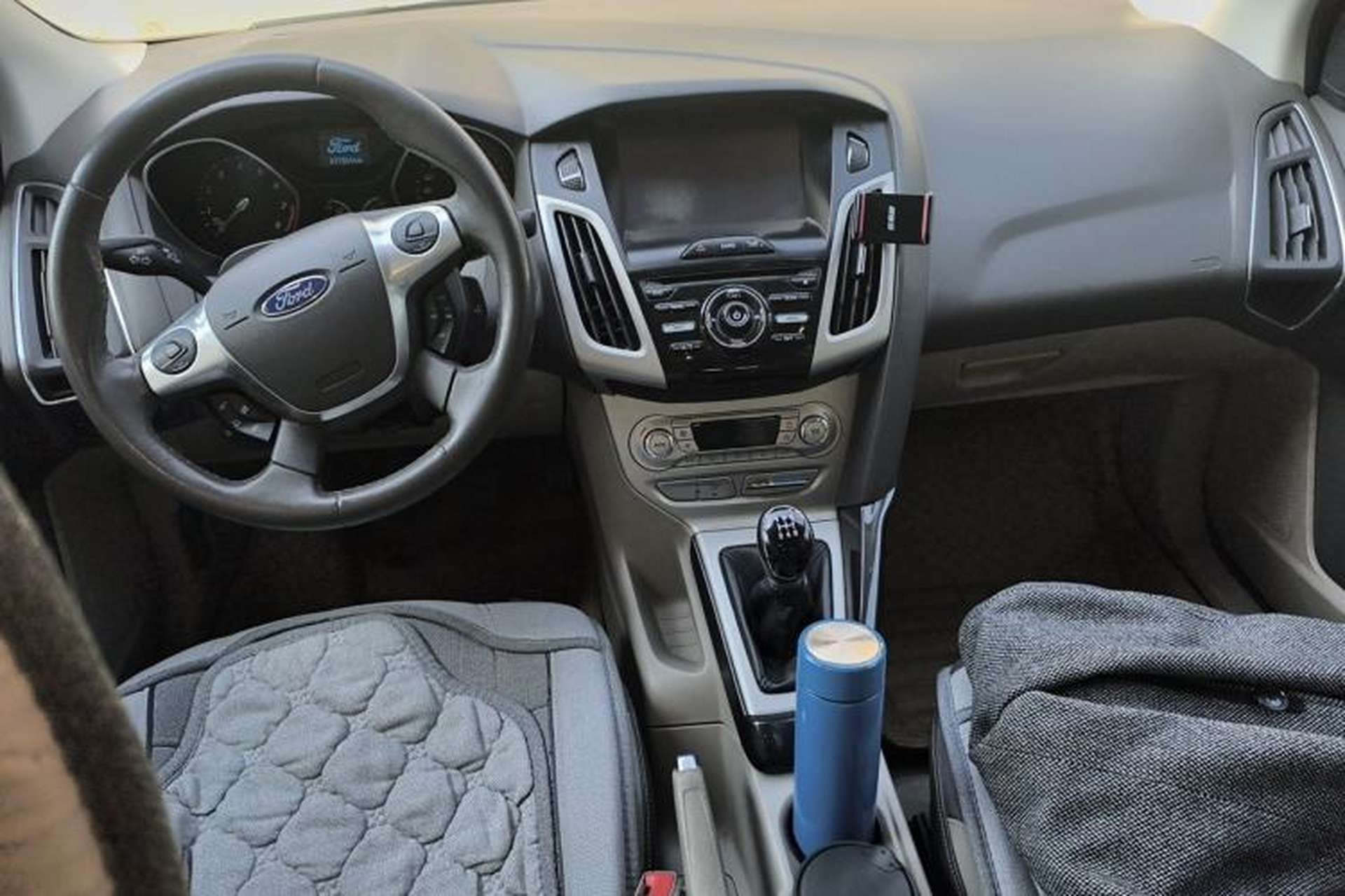 Used Ford Focus 2012 Sedan 1.6L Manual Fashion Edition Center Console