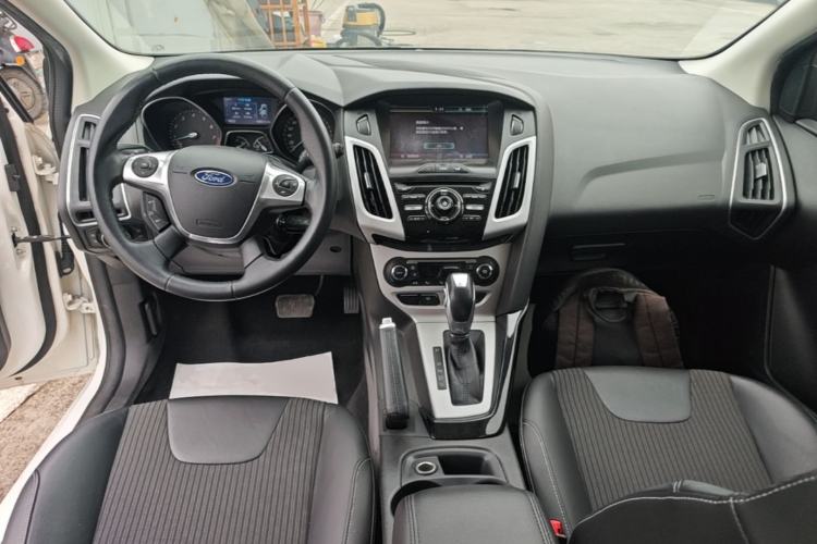 Used Ford Focus 2012 Hatchback 2.0L Automatic Luxury Sport Model Center Console