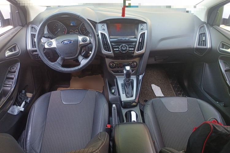 Used Ford Focus 2012 Hatchback 1.6L Automatic Fashion Edition Center Console