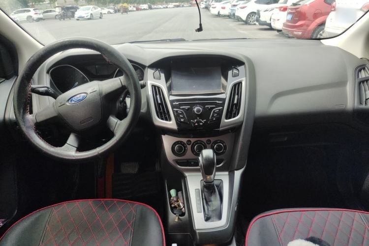 Used Ford Focus 2012 Hatchback 1.6L Automatic Comfort Model Center Console