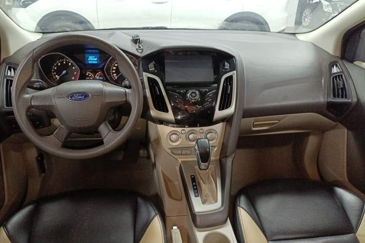 Used Ford Focus 2012 Sedan 1.6L Automatic Comfort Model Center Console