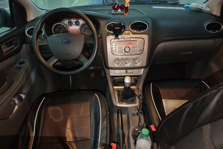 Used Ford Focus 2012 Hatchback Classic 1.8L Manual Base Model Center Console
