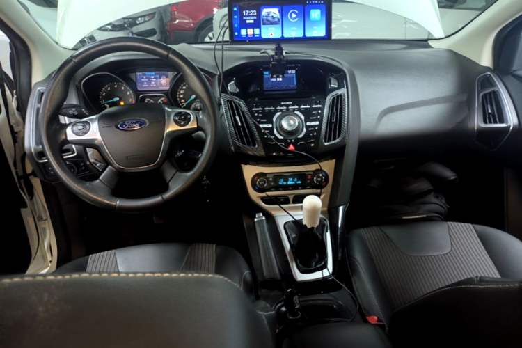 Used Ford Focus 2012 Hatchback 2.0L Manual Luxury Sport Model Center Console