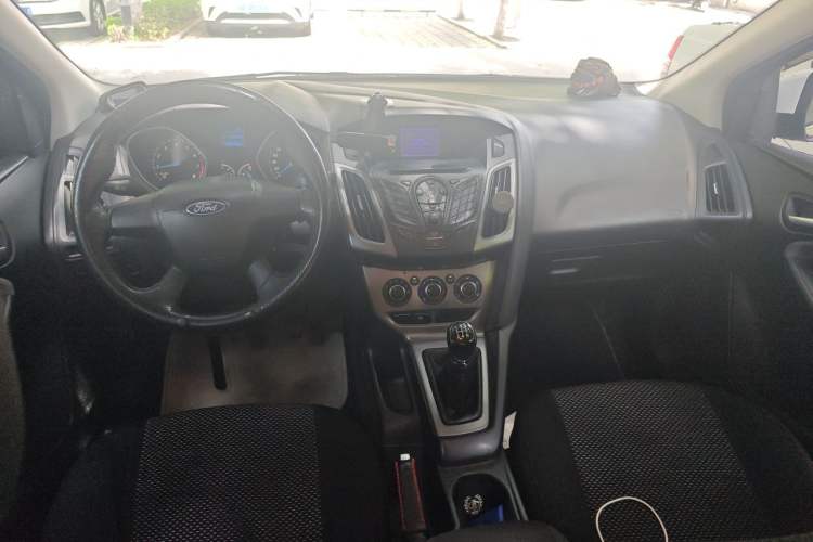 Used Ford Focus 2012 Hatchback 1.6L Manual Comfort Model Center Console