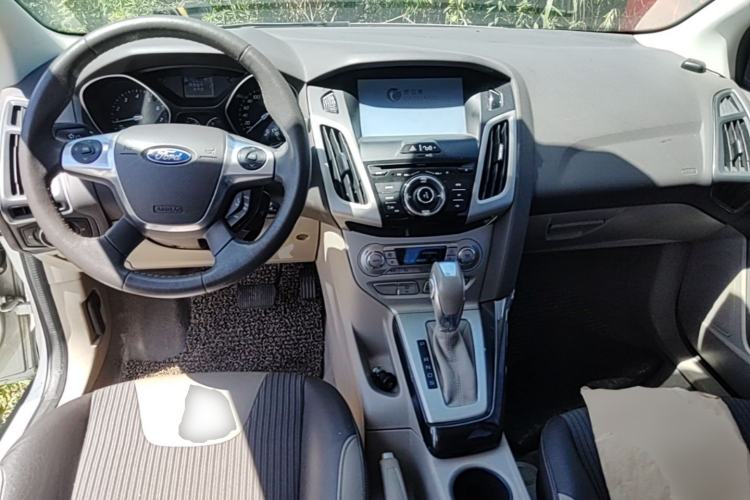 Used Ford Focus 2012 Sedan 1.6L Automatic Comfort Model Center Console