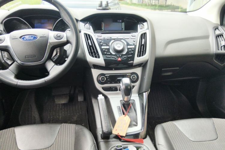Used Ford Focus 2012 Hatchback 2.0L Automatic Luxury Sport Model Center Console