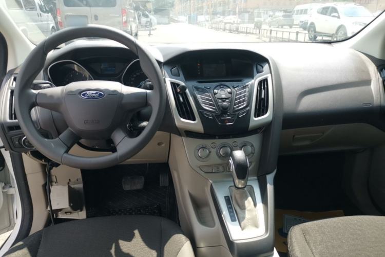 Used Ford Focus 2012 Sedan 1.6L Automatic Comfort Model Center Console