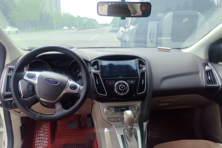 Used Ford Focus 2012 Sedan 1.6L Automatic Prestige Model Center Console