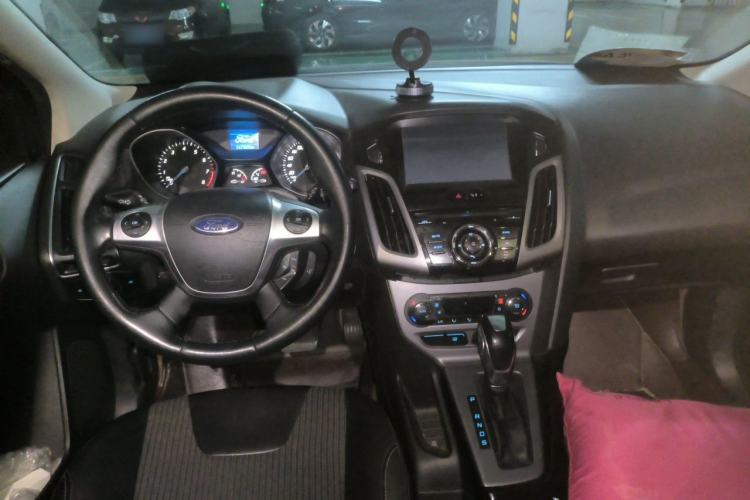 Used Ford Focus 2012 Hatchback 1.6L Automatic Fashion Edition Center Console