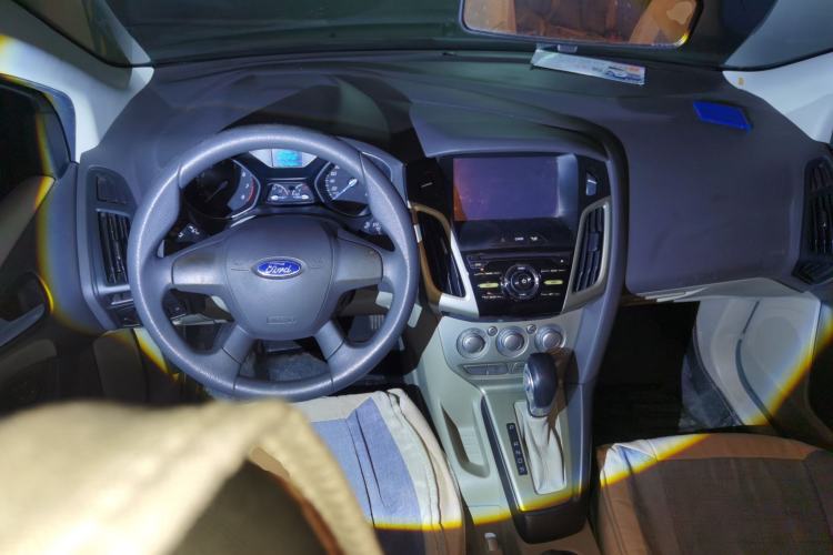 Used Ford Focus 2012 Sedan 1.6L Automatic Comfort Model Center Console