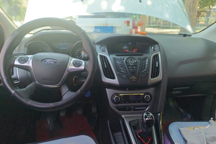 Used Ford Focus 2012 Hatchback 1.6L Manual Fashion Edition Center Console