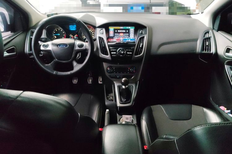 Used Ford Focus 2012 Hatchback 1.6L Manual Fashion Edition Center Console