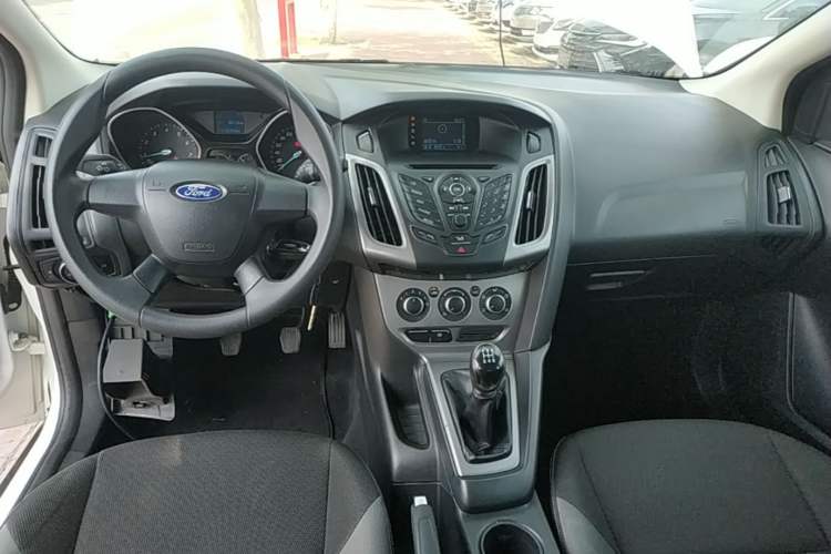 Used Ford Focus 2012 Hatchback 1.6L Manual Comfort Model Center Console