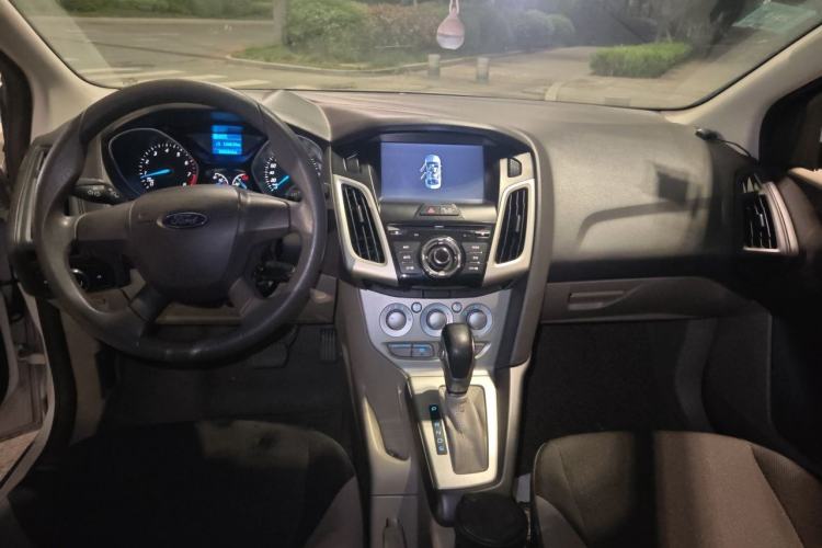 Used Ford Focus 2012 Sedan 1.6L Automatic Comfort Model Center Console