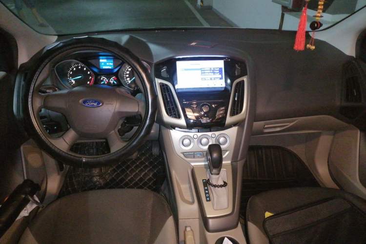 Used Ford Focus 2012 Sedan 1.6L Automatic Comfort Model Center Console