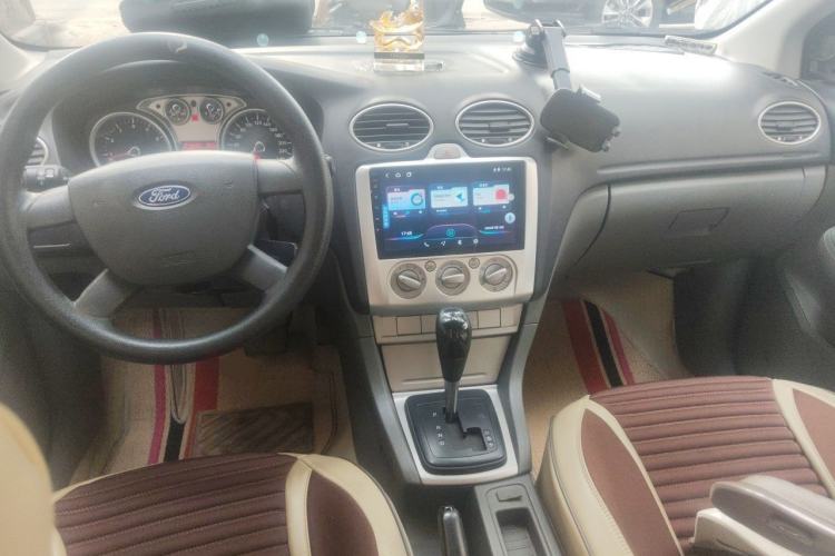 Used Ford Focus 2012 Hatchback Classic 1.8L Automatic Base Model Center Console