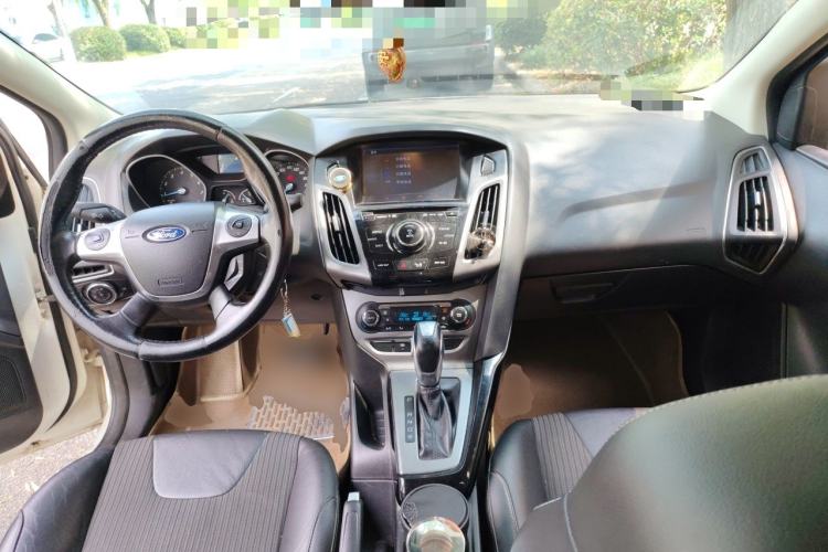 Used Ford Focus 2012 Sedan 1.6L Automatic Fashion Edition Center Console