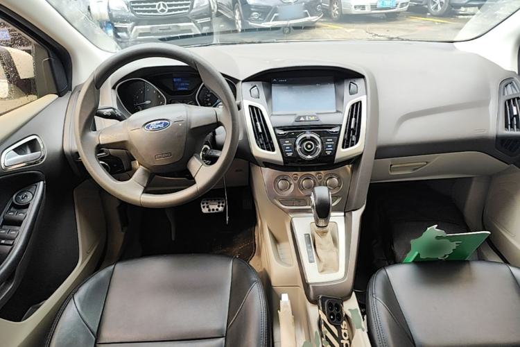 Used Ford Focus 2012 Sedan 1.6L Automatic Comfort Model Center Console