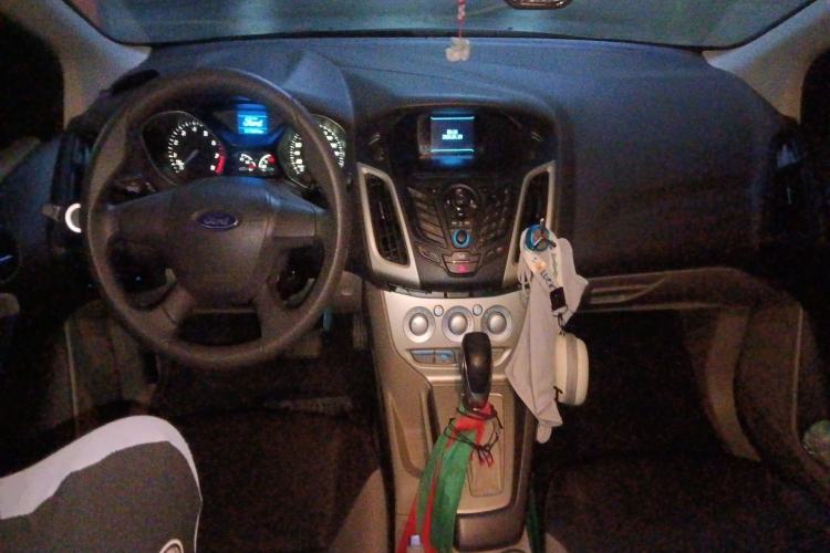 Used Ford Focus 2012 Sedan 1.6L Automatic Comfort Model Center Console