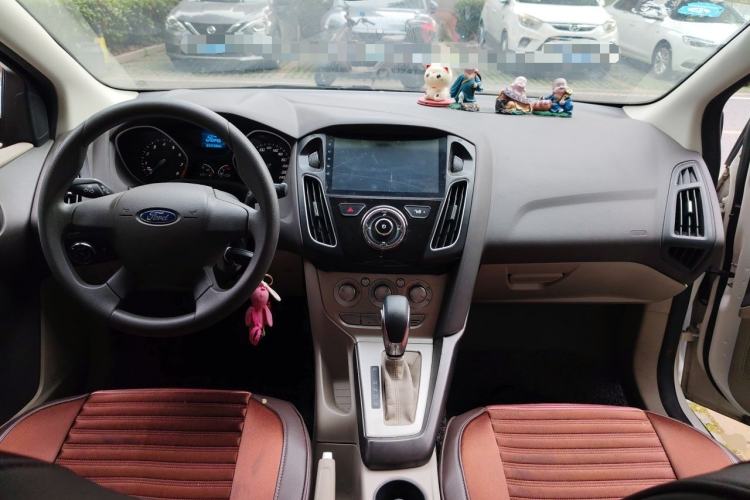 Used Ford Focus 2012 Sedan 1.6L Automatic Comfort Model Center Console