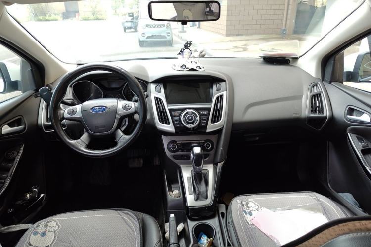 Used Ford Focus 2012 Hatchback 1.6L Automatic Fashion Edition Center Console