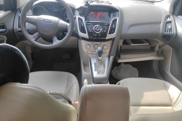Used Ford Focus 2012 Sedan 1.6L Automatic Comfort Model Center Console