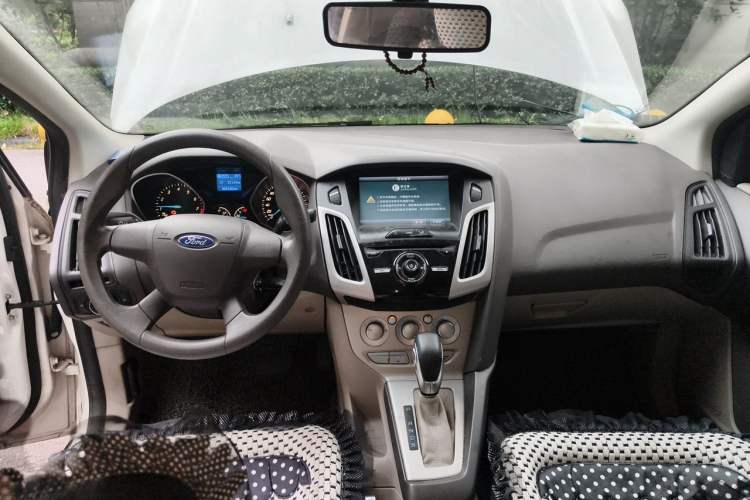 Used Ford Focus 2012 Sedan 1.6L Automatic Comfort Model Center Console