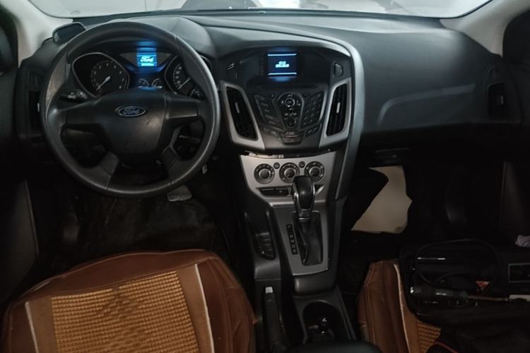 Used Ford Focus 2012 Hatchback 1.6L Automatic Comfort Model Center Console