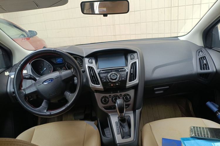 Used Ford Focus 2012 Hatchback 1.6L Automatic Comfort Model Center Console